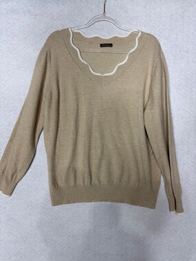 Ofeefan Classic Scallop V-Neck Sweater in Beige XXL